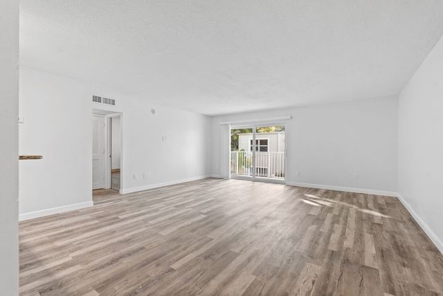 715 20th Street 202, Vero Beach, FL 32960