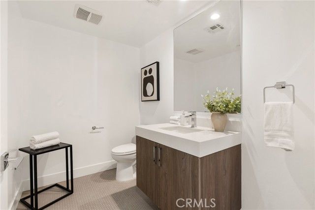 3715 San Marino Street 105, Los Angeles, CA 90019