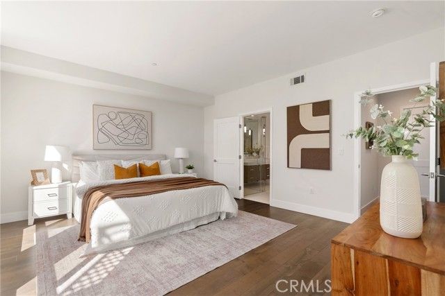 3715 San Marino Street 105, Los Angeles, CA 90019