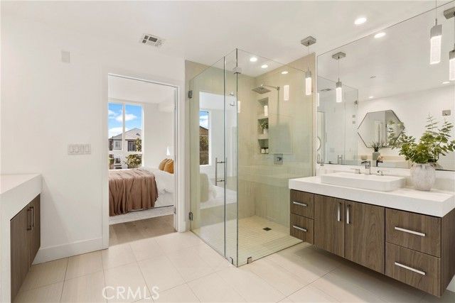 3715 San Marino Street 105, Los Angeles, CA 90019