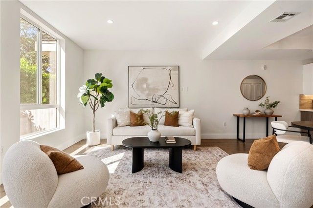 3715 San Marino Street 105, Los Angeles, CA 90019