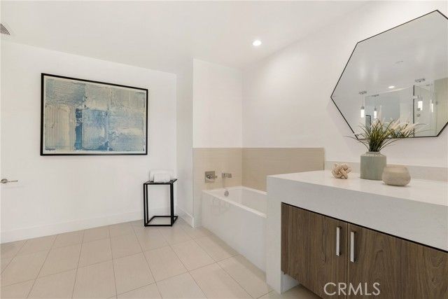 3715 San Marino Street 105, Los Angeles, CA 90019