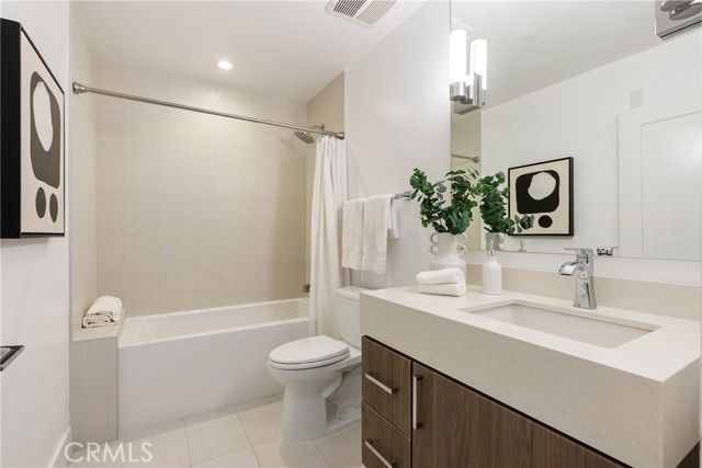 3715 San Marino Street 105, Los Angeles, CA 90019