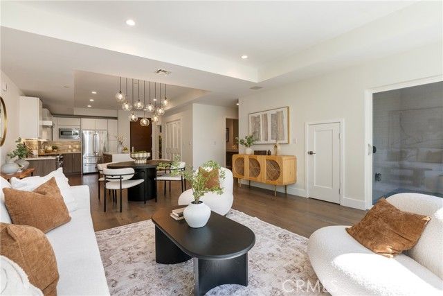 3715 San Marino Street 105, Los Angeles, CA 90019