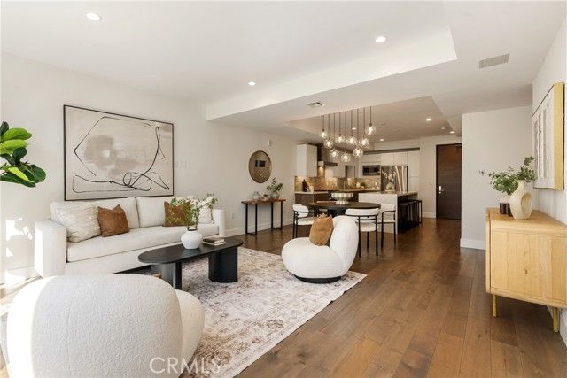 3715 San Marino Street 105, Los Angeles, CA 90019