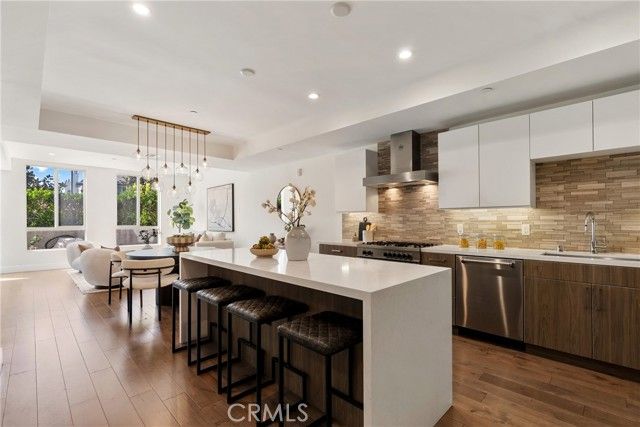 3715 San Marino Street 105, Los Angeles, CA 90019