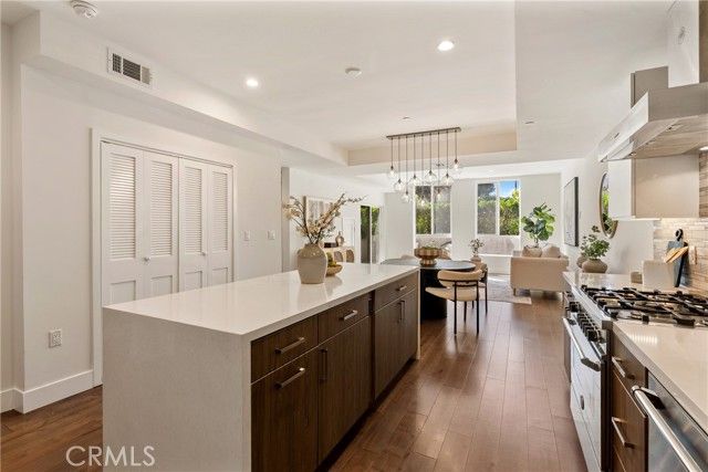 3715 San Marino Street 105, Los Angeles, CA 90019