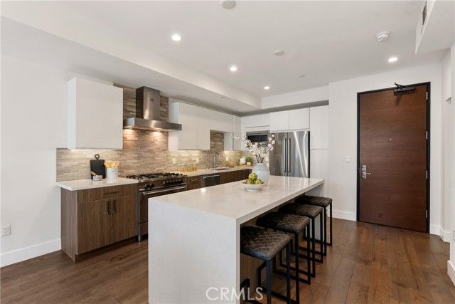 3715 San Marino Street 105, Los Angeles, CA 90019