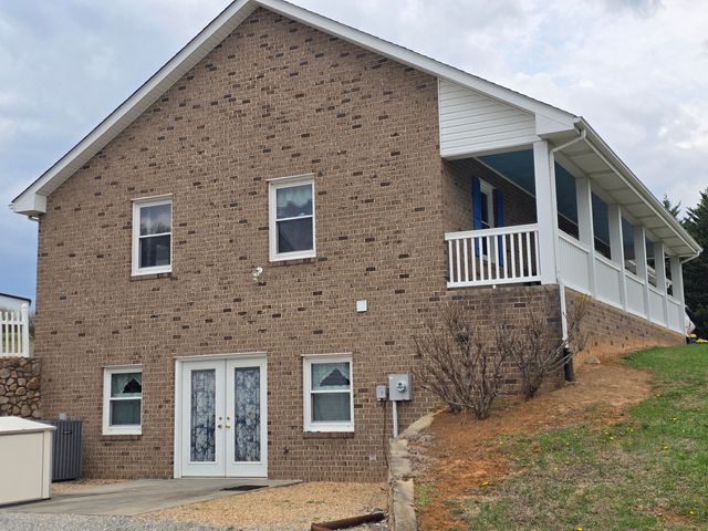 12106 Lee, Buchanan, VA 24066