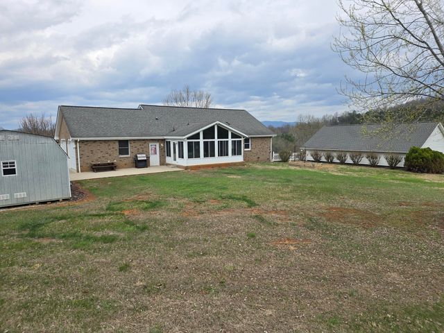 12106 Lee, Buchanan, VA 24066