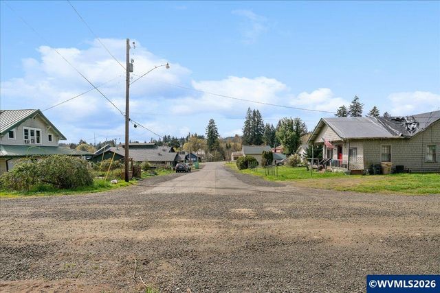 153 3rd St, Falls City, OR 97344