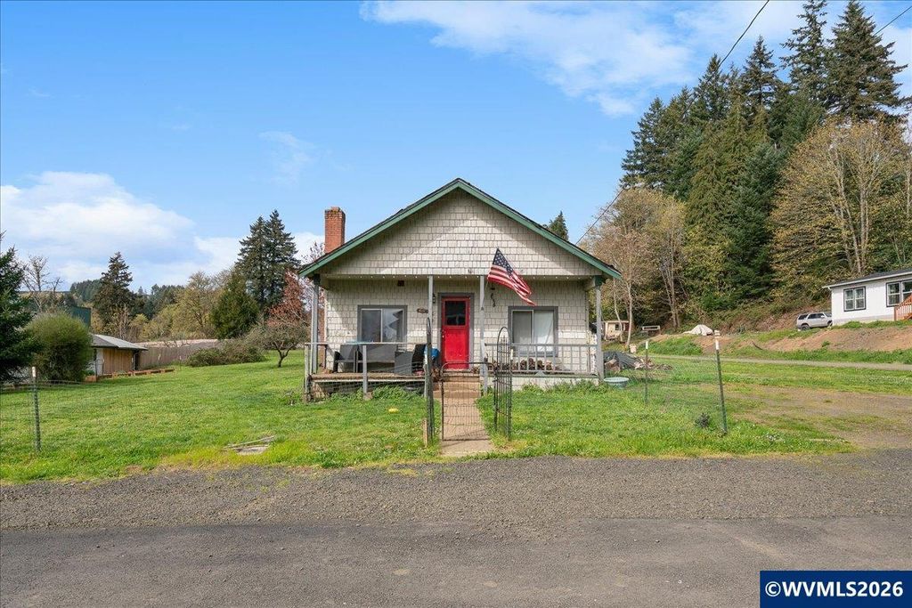 153 3rd St, Falls City, OR 97344