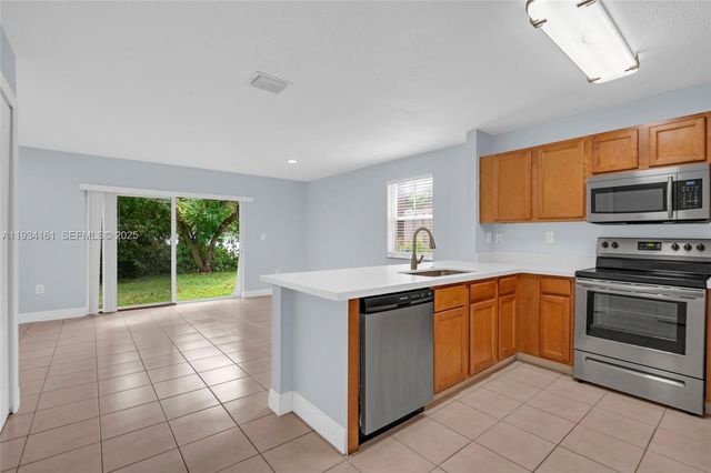 3197 SW 128th Way 135, Miramar, FL 33027