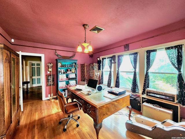 1532 HICKS AVE, San Antonio, TX 78210