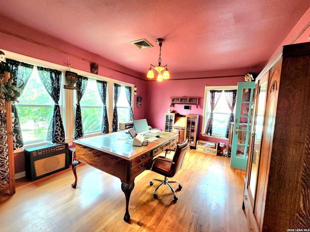 1532 HICKS AVE, San Antonio, TX 78210