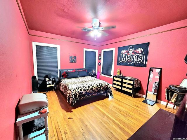 1532 HICKS AVE, San Antonio, TX 78210