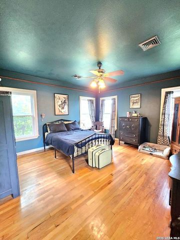 1532 HICKS AVE, San Antonio, TX 78210