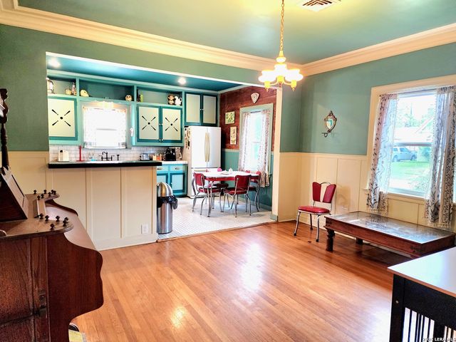1532 HICKS AVE, San Antonio, TX 78210
