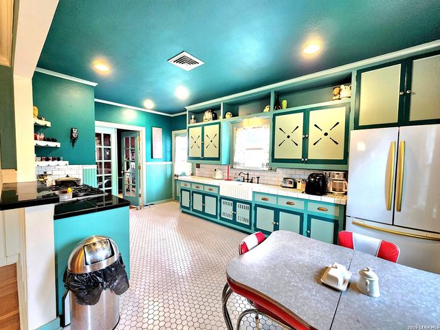 1532 HICKS AVE, San Antonio, TX 78210