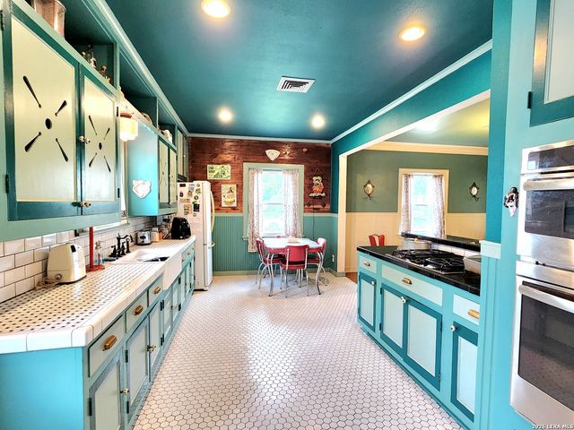 1532 HICKS AVE, San Antonio, TX 78210