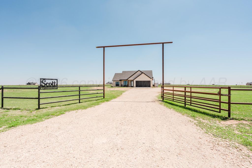 800 E CEMETERY Road, Canyon, TX 79015