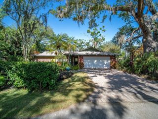 2120 ROBINSON AVENUE, Sarasota, FL 34232