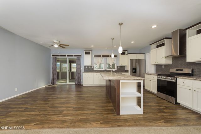 2595 E 4th Street, Silver Springs, NV 89429