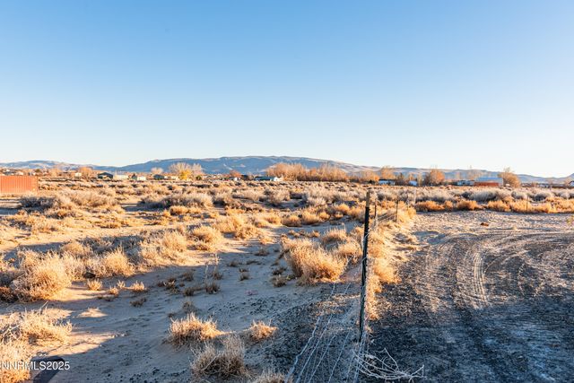 2595 E 4th Street, Silver Springs, NV 89429