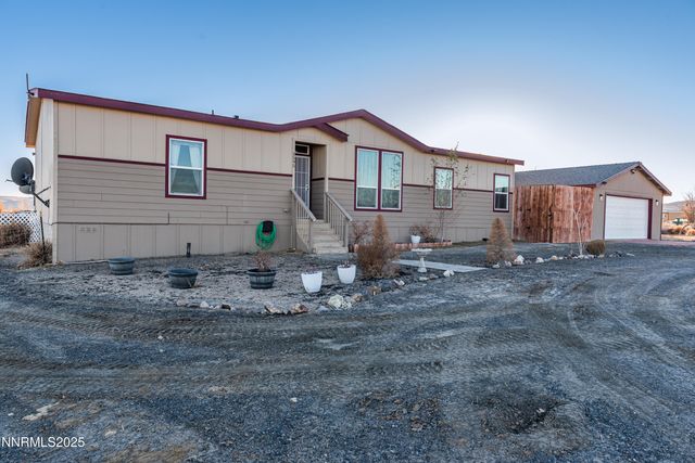 2595 E 4th Street, Silver Springs, NV 89429