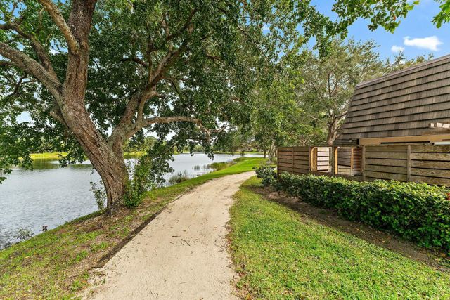 411 4 Terrace, Palm Beach Gardens, FL 33418