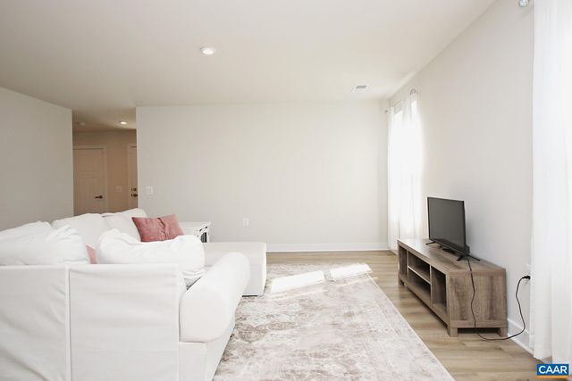 127 VIRGINIA AVE, Palmyra, VA 22963