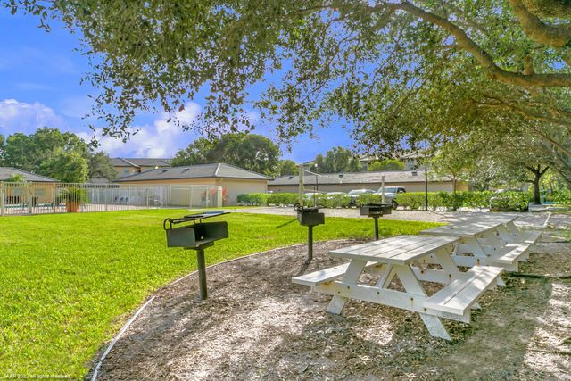 2040 Greenview Shores Boulevard 203, Wellington, FL 33414