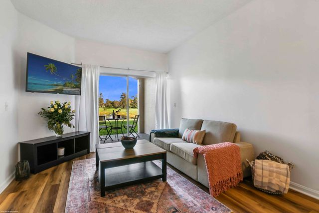 2040 Greenview Shores Boulevard 203, Wellington, FL 33414