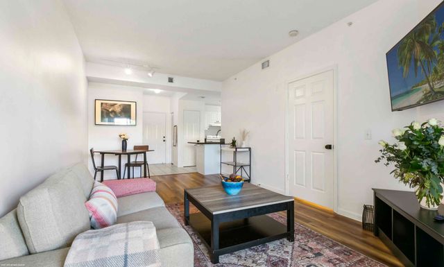 2040 Greenview Shores Boulevard 203, Wellington, FL 33414