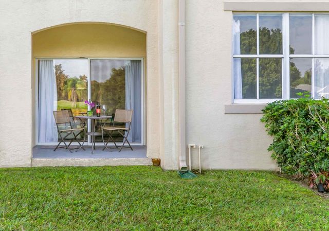 2040 Greenview Shores Boulevard 203, Wellington, FL 33414