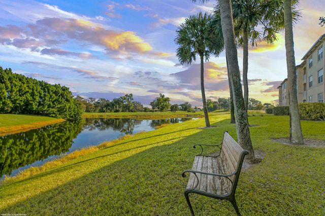 2040 Greenview Shores Boulevard 203, Wellington, FL 33414