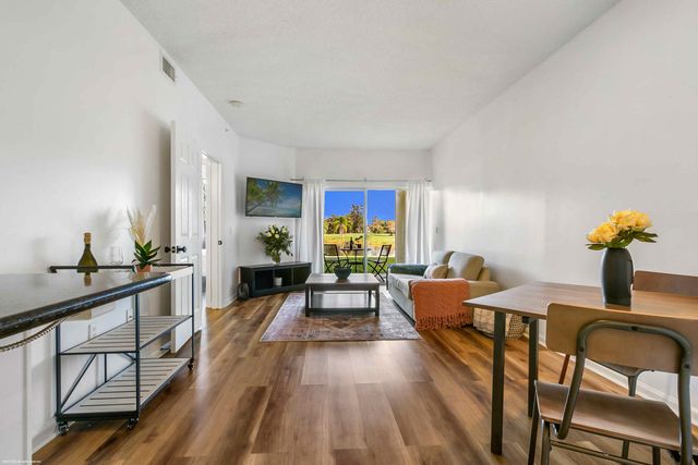 2040 Greenview Shores Boulevard 203, Wellington, FL 33414