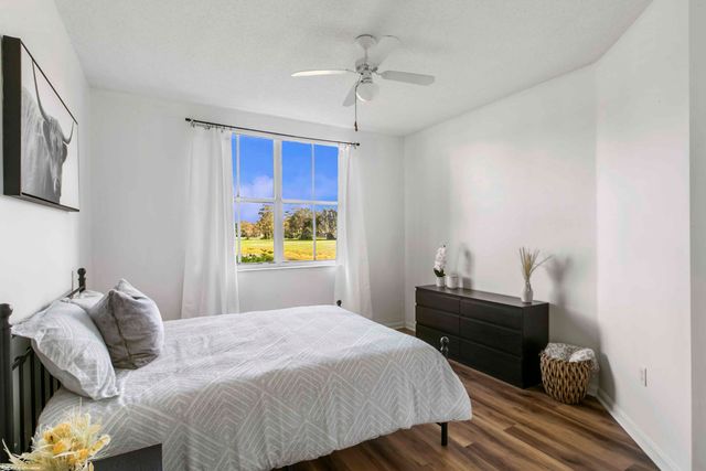 2040 Greenview Shores Boulevard 203, Wellington, FL 33414