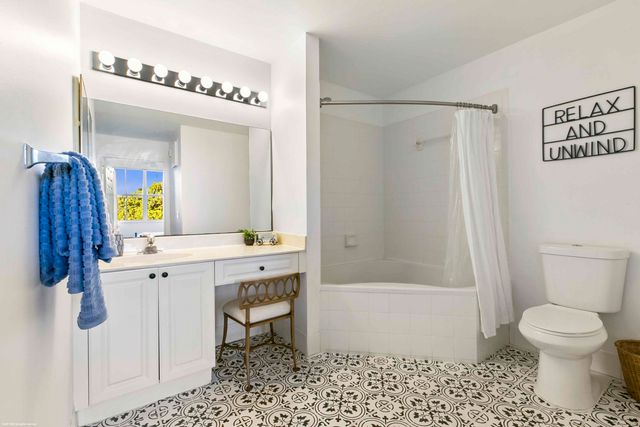 2040 Greenview Shores Boulevard 203, Wellington, FL 33414