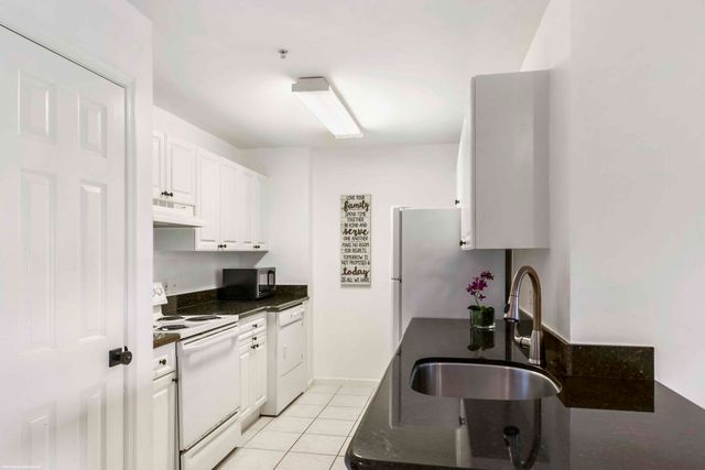 2040 Greenview Shores Boulevard 203, Wellington, FL 33414