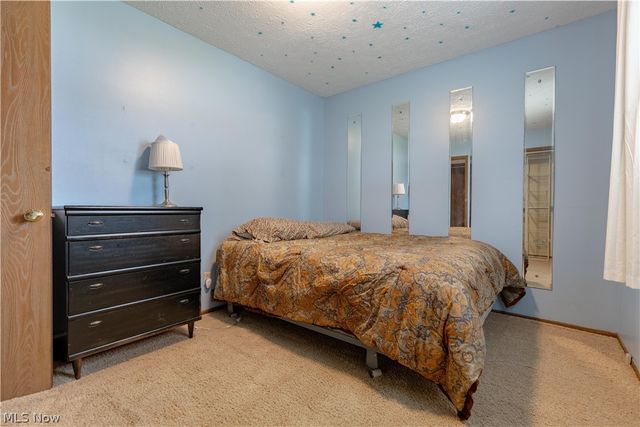 408 4th Street NE, New Philadelphia, OH 44663