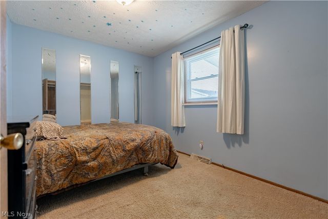 408 4th Street NE, New Philadelphia, OH 44663