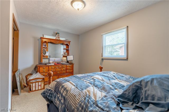 408 4th Street NE, New Philadelphia, OH 44663