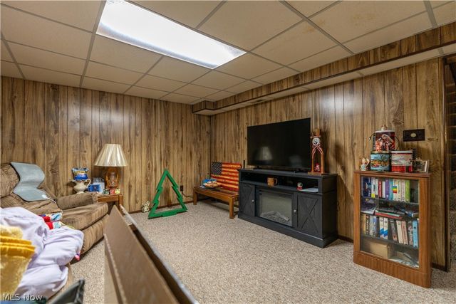 408 4th Street NE, New Philadelphia, OH 44663