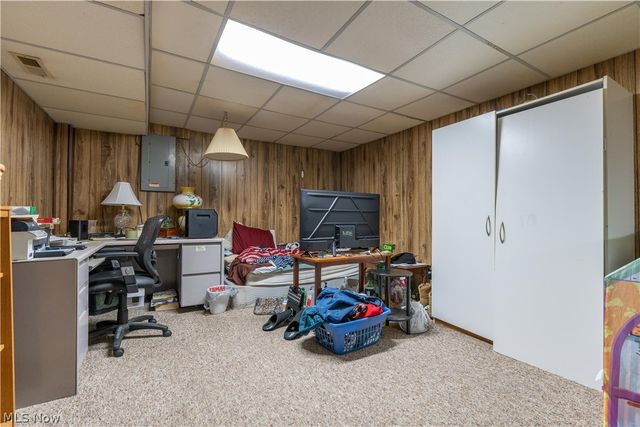 408 4th Street NE, New Philadelphia, OH 44663