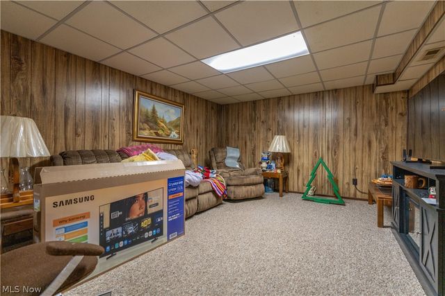 408 4th Street NE, New Philadelphia, OH 44663