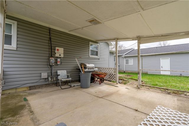 408 4th Street NE, New Philadelphia, OH 44663