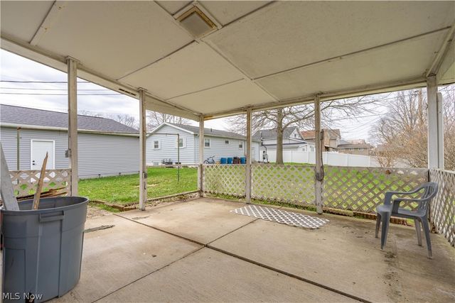 408 4th Street NE, New Philadelphia, OH 44663