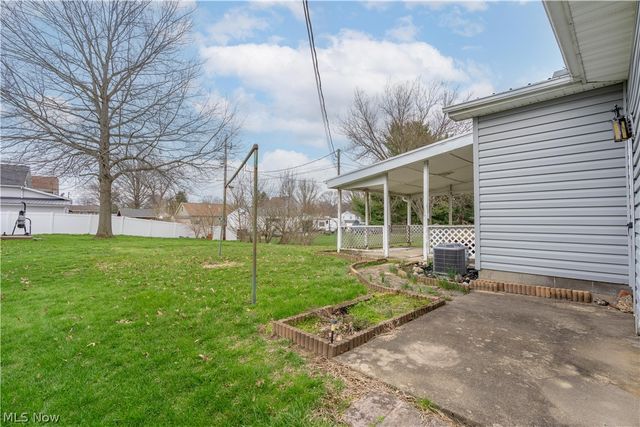 408 4th Street NE, New Philadelphia, OH 44663