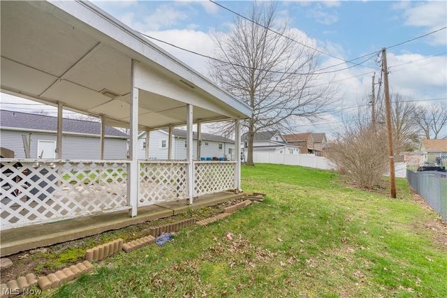 408 4th Street NE, New Philadelphia, OH 44663